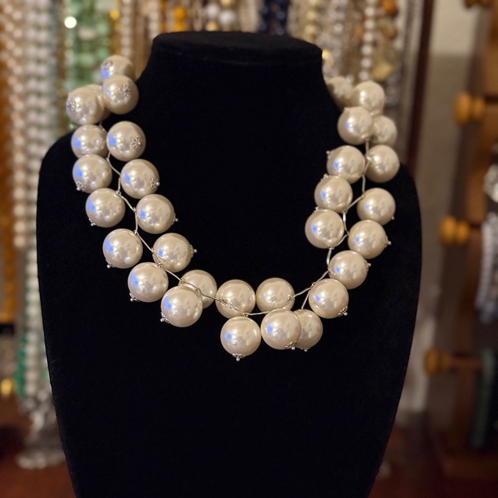 Save The Queen Bubble Pearl Statement Necklace - image 4